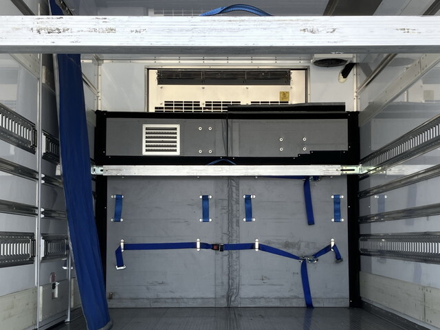 いすゞフォワード冷凍車（冷蔵車）中型（4t）[写真11]