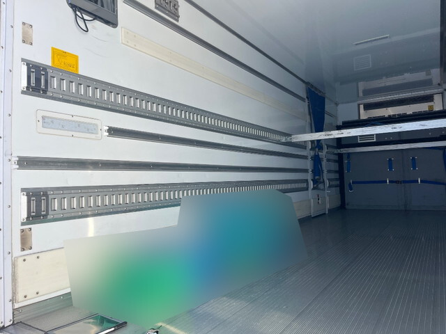 いすゞフォワード冷凍車（冷蔵車）中型（4t）[写真12]