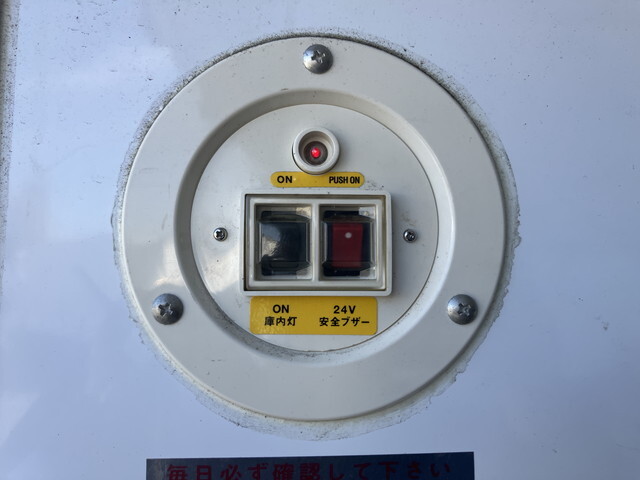 いすゞフォワード冷凍車（冷蔵車）中型（4t）[写真14]