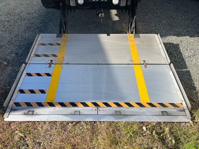 いすゞフォワード冷凍車（冷蔵車）中型（4t）[写真17]