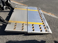 いすゞフォワード冷凍車（冷蔵車）中型（4t）[写真18]