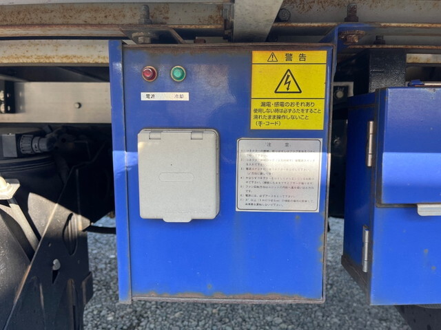 いすゞフォワード冷凍車（冷蔵車）中型（4t）[写真23]