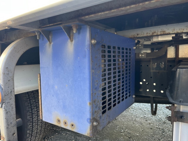 いすゞフォワード冷凍車（冷蔵車）中型（4t）[写真24]