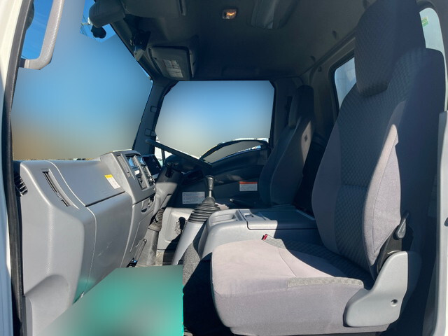 いすゞフォワード冷凍車（冷蔵車）中型（4t）[写真31]