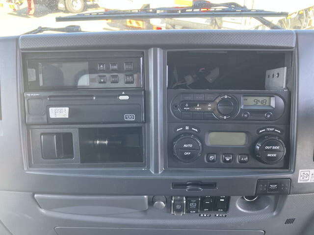 いすゞフォワード冷凍車（冷蔵車）中型（4t）[写真37]