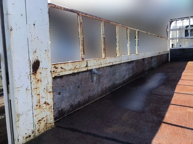 日野レンジャー平ボディ中型（4t）[写真08]