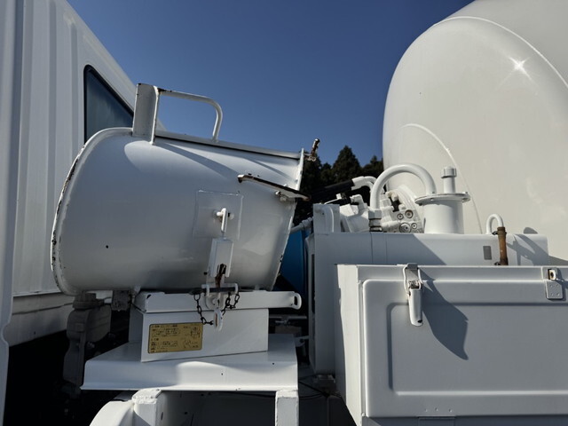 三菱ふそうファイターミキサー車（コンクリートミキサー）増トン（6t・8t）[写真16]