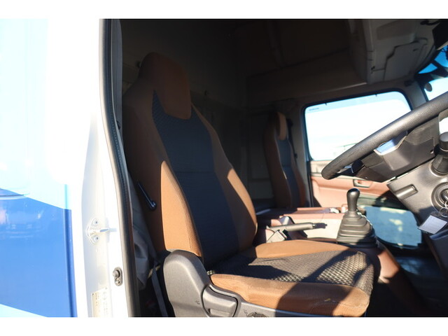 日野レンジャーアルミウイング中型（4t）[写真32]