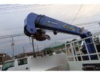 三菱ふそうキャンターセルフクレーン3段小型（2t・3t）[写真25]