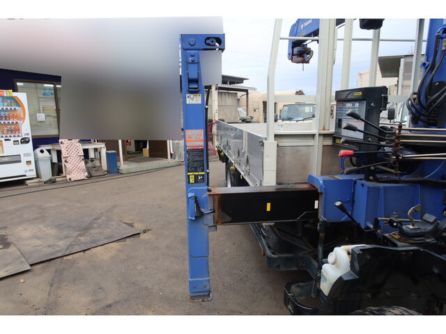 三菱ふそうキャンターセルフクレーン3段小型（2t・3t）[写真26]