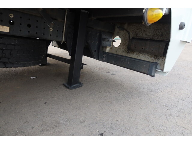 三菱ふそうキャンターセルフクレーン3段小型（2t・3t）[写真30]