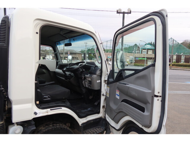 三菱ふそうキャンターセルフクレーン3段小型（2t・3t）[写真32]