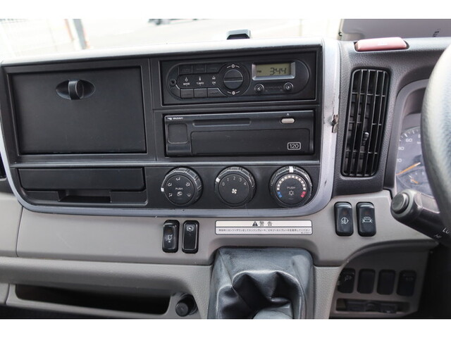 三菱ふそうキャンターセルフクレーン3段小型（2t・3t）[写真36]