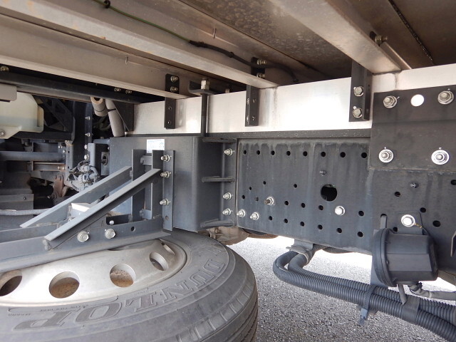 いすゞフォワード冷凍車（冷蔵車）中型（4t）[写真11]