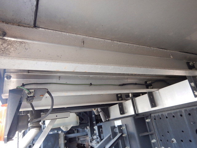 いすゞフォワード冷凍車（冷蔵車）中型（4t）[写真12]