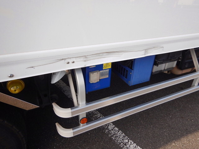 いすゞフォワード冷凍車（冷蔵車）中型（4t）[写真30]