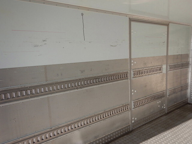 いすゞフォワード冷凍車（冷蔵車）中型（4t）[写真37]