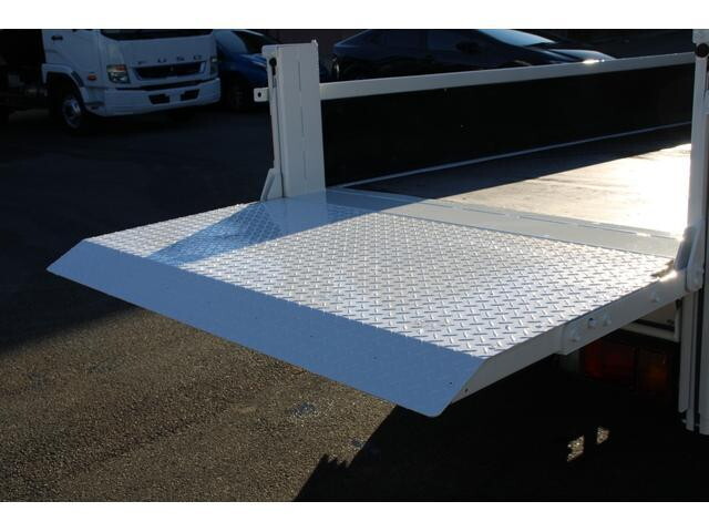 いすゞエルフ平ボディ小型（2t・3t）[写真15]