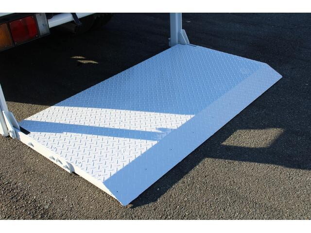 いすゞエルフ平ボディ小型（2t・3t）[写真17]