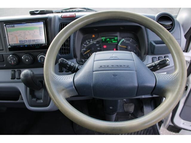 三菱ふそうキャンター平ボディ小型（2t・3t）[写真27]