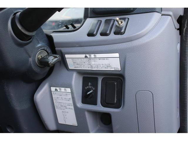 三菱ふそうキャンター平ボディ小型（2t・3t）[写真34]