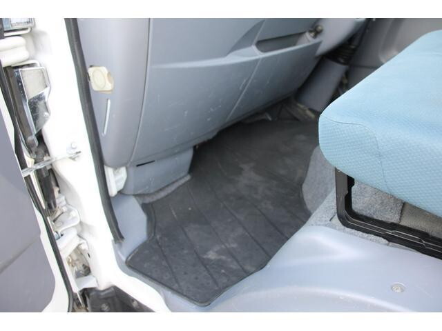 三菱ふそうキャンター平ボディ小型（2t・3t）[写真36]