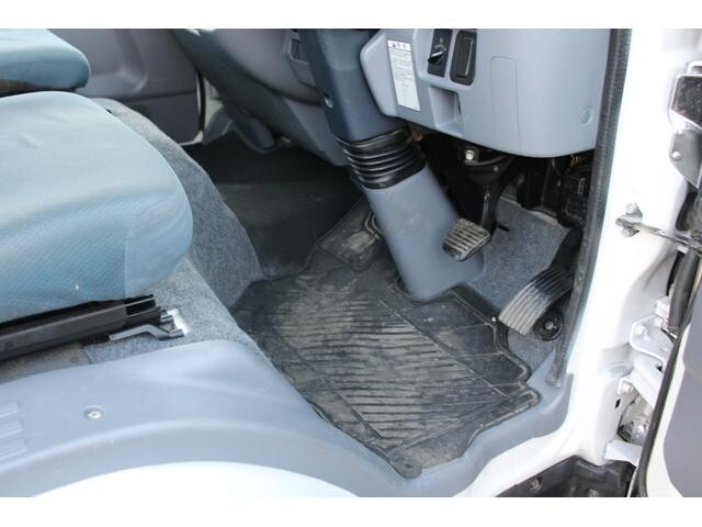 三菱ふそうキャンター平ボディ小型（2t・3t）[写真37]