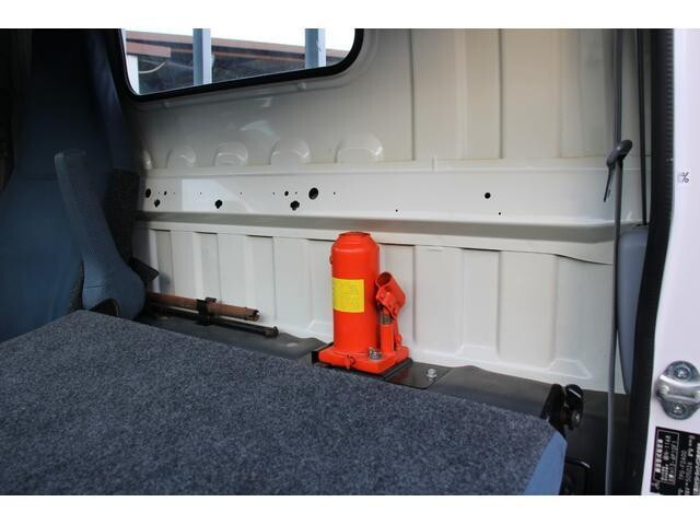 三菱ふそうキャンター平ボディ小型（2t・3t）[写真40]