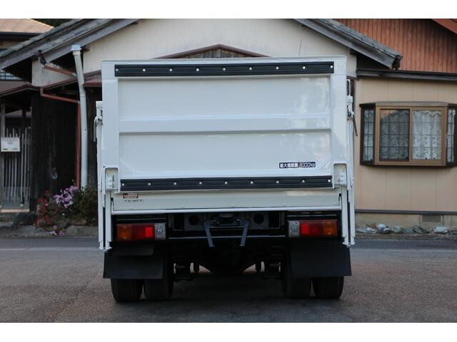 日野デュトロ平ボディ小型（2t・3t）[写真08]