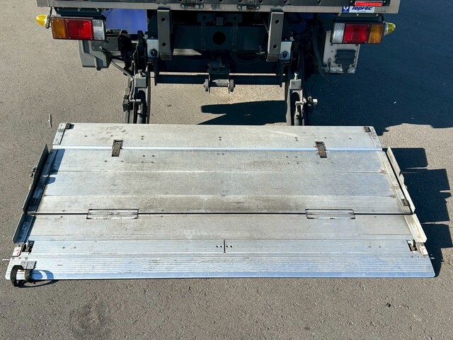 いすゞエルフ冷蔵冷凍ウイング小型（2t・3t）[写真10]