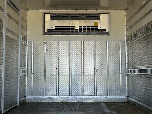 いすゞエルフ冷蔵冷凍ウイング小型（2t・3t）[写真11]