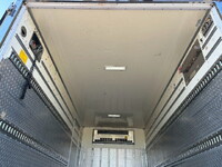 いすゞエルフ冷蔵冷凍ウイング小型（2t・3t）[写真13]