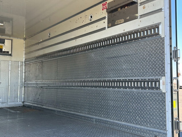 いすゞエルフ冷蔵冷凍ウイング小型（2t・3t）[写真14]