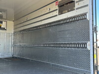 いすゞエルフ冷蔵冷凍ウイング小型（2t・3t）[写真15]