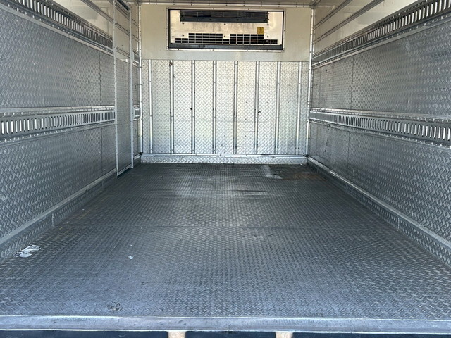 いすゞエルフ冷蔵冷凍ウイング小型（2t・3t）[写真15]