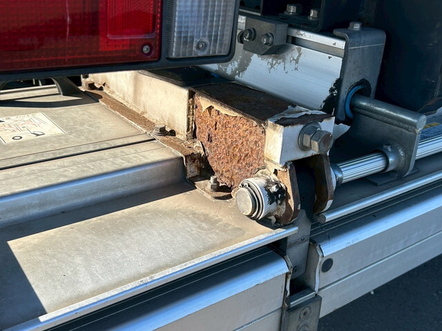 いすゞエルフ冷蔵冷凍ウイング小型（2t・3t）[写真18]