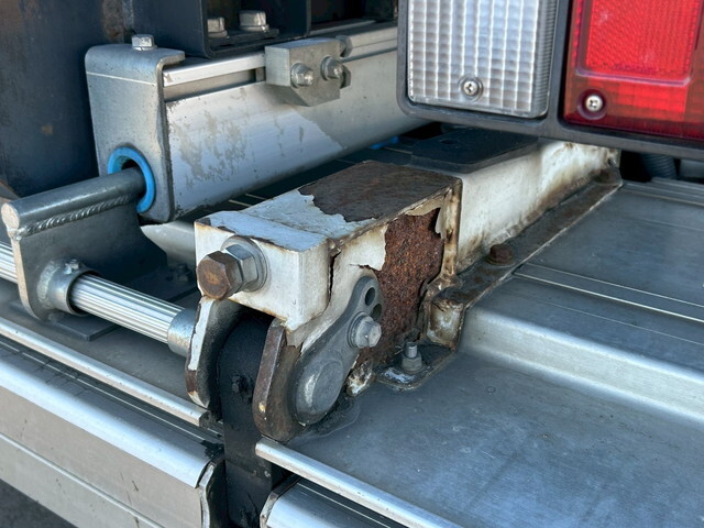 いすゞエルフ冷蔵冷凍ウイング小型（2t・3t）[写真19]