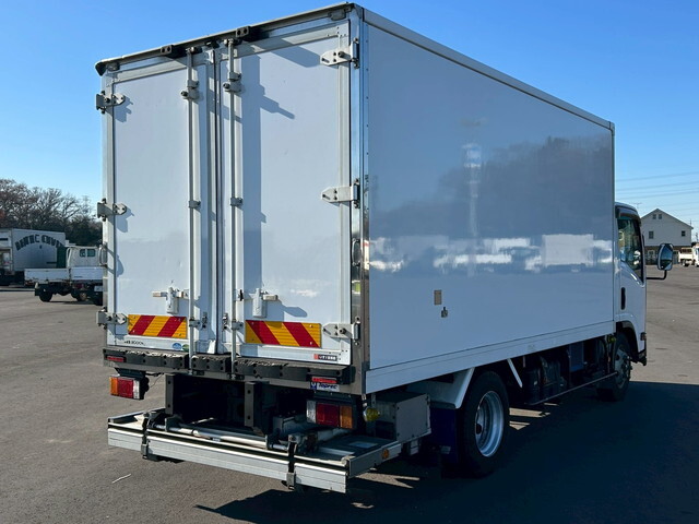 いすゞエルフ冷蔵冷凍ウイング小型（2t・3t）[写真02]