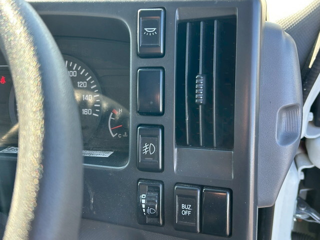 いすゞエルフ冷蔵冷凍ウイング小型（2t・3t）[写真22]