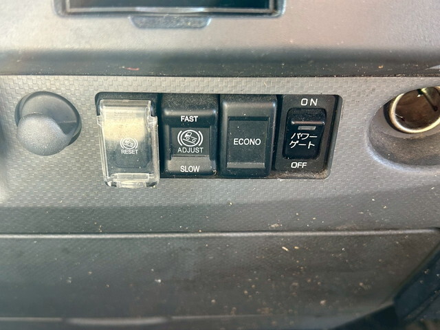 いすゞエルフ冷蔵冷凍ウイング小型（2t・3t）[写真24]