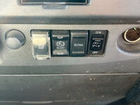 いすゞエルフ冷蔵冷凍ウイング小型（2t・3t）[写真25]