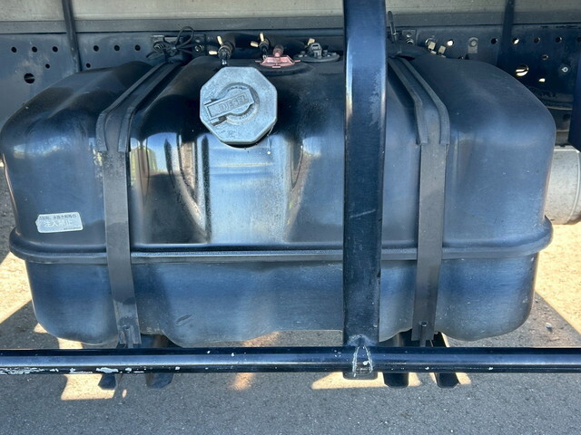 いすゞエルフ冷蔵冷凍ウイング小型（2t・3t）[写真35]