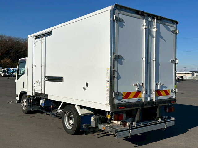 いすゞエルフ冷蔵冷凍ウイング小型（2t・3t）[写真04]