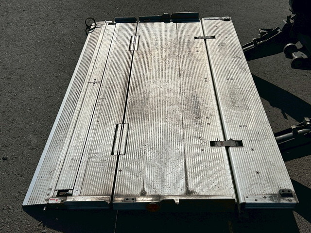 いすゞエルフ冷蔵冷凍ウイング小型（2t・3t）[写真09]