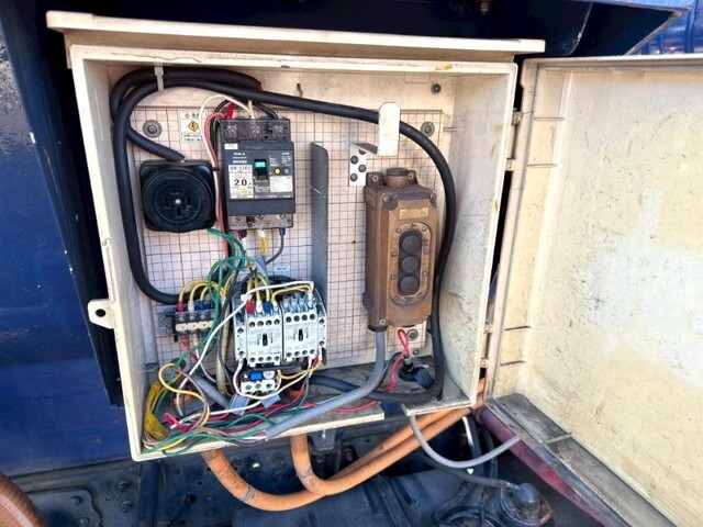 日野デュトロタンク車（タンクローリー）小型（2t・3t）[写真08]