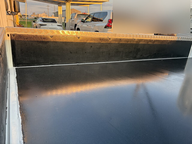 トヨタトヨエース平ボディ小型（2t・3t）[写真20]