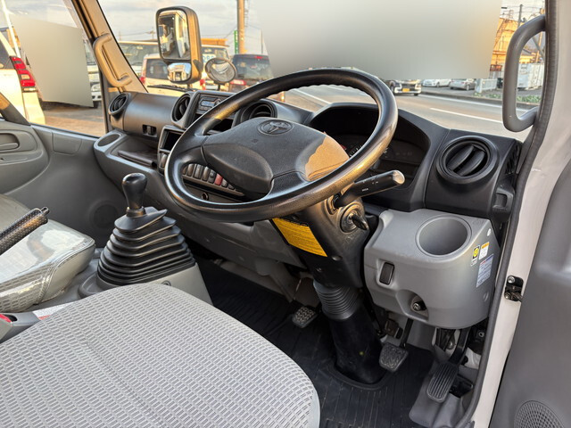 トヨタトヨエース平ボディ小型（2t・3t）[写真08]