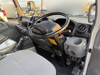 トヨタトヨエース平ボディ小型（2t・3t）[写真09]