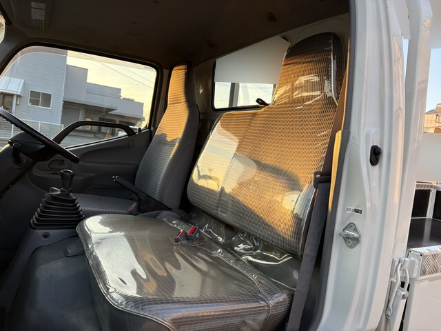 トヨタトヨエース平ボディ小型（2t・3t）[写真09]