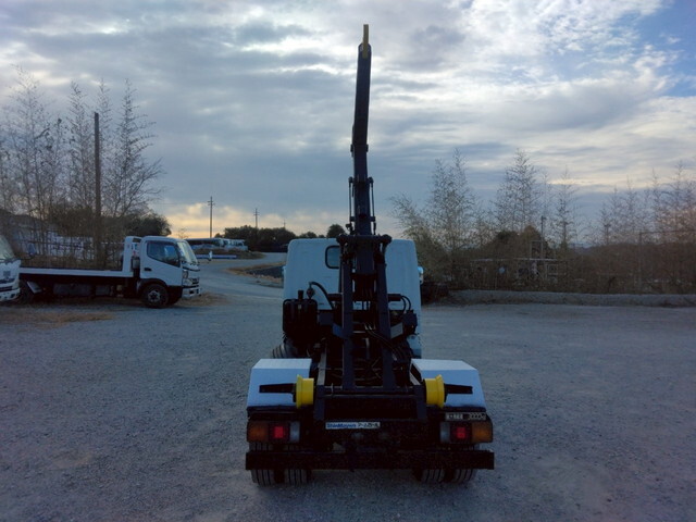 三菱ふそうキャンターコンテナ専用車小型（2t・3t）[写真10]